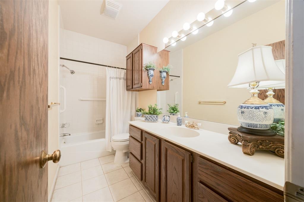 8918 N May Avenue Unit: 0