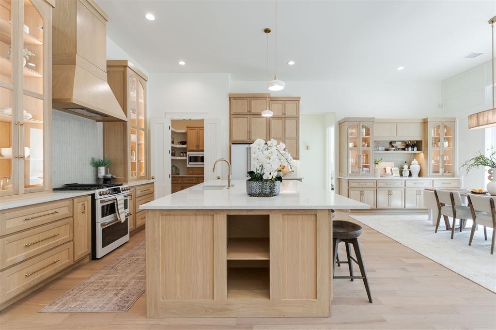 7224 Sunset Sail Avenue