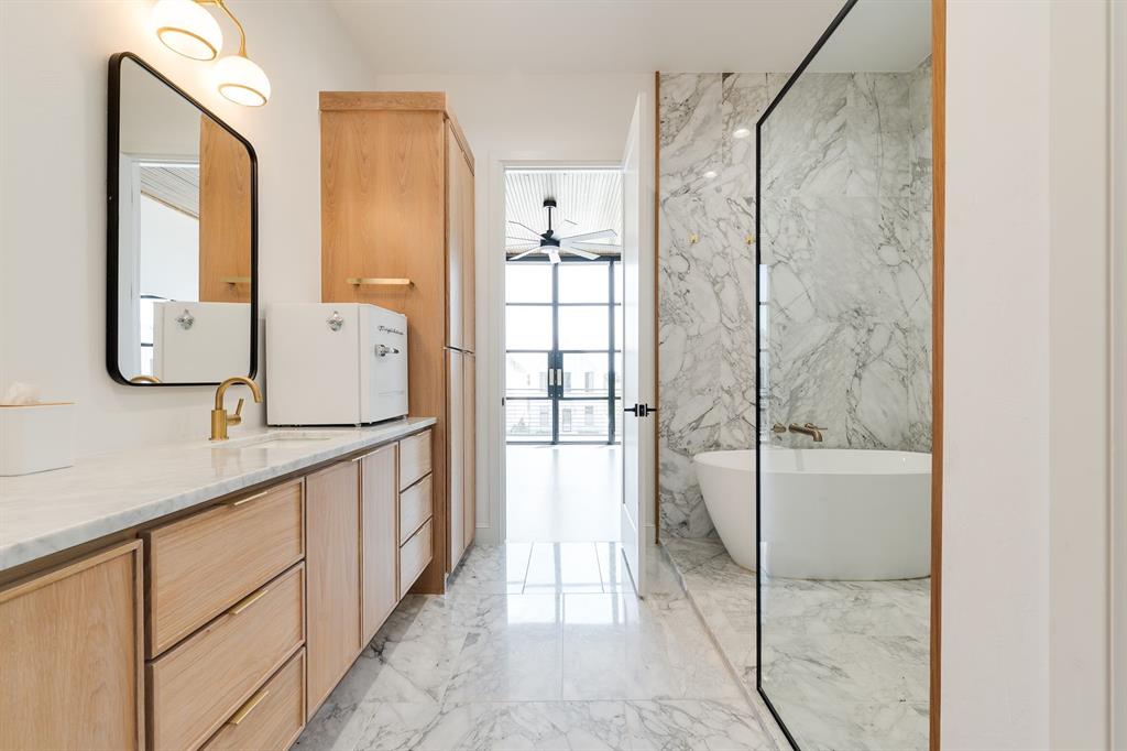 137 NE 14th Street