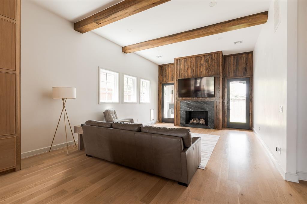 137 NE 14th Street