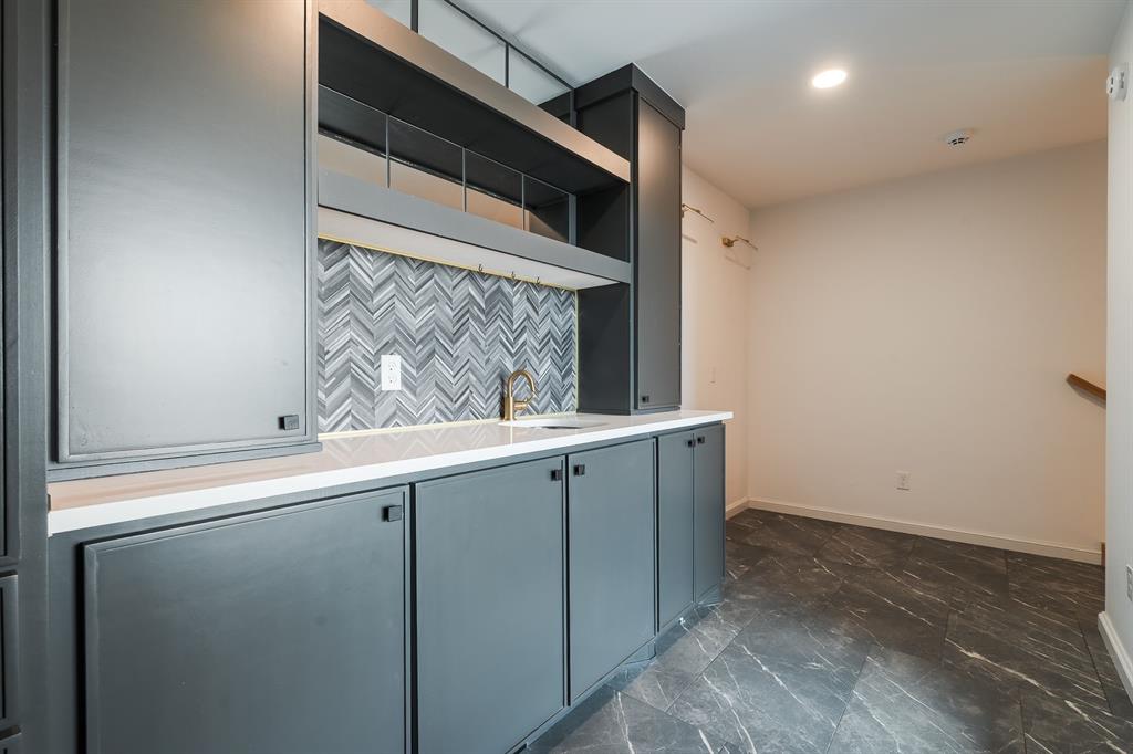 137 NE 14th Street