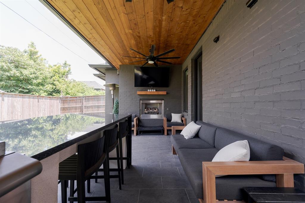 137 NE 14th Street