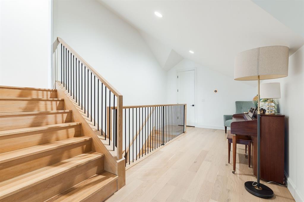 137 NE 14th Street