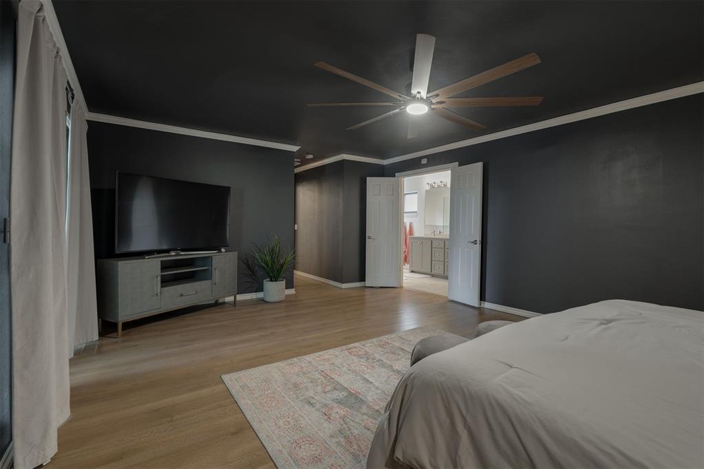 8909 Lakehurst Drive