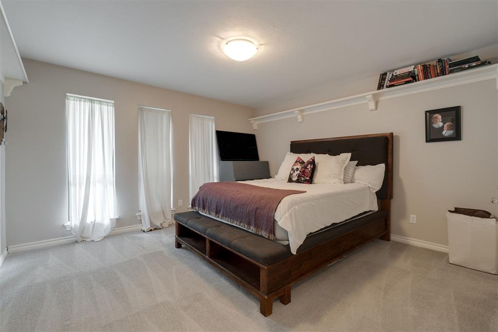 8909 Lakehurst Drive