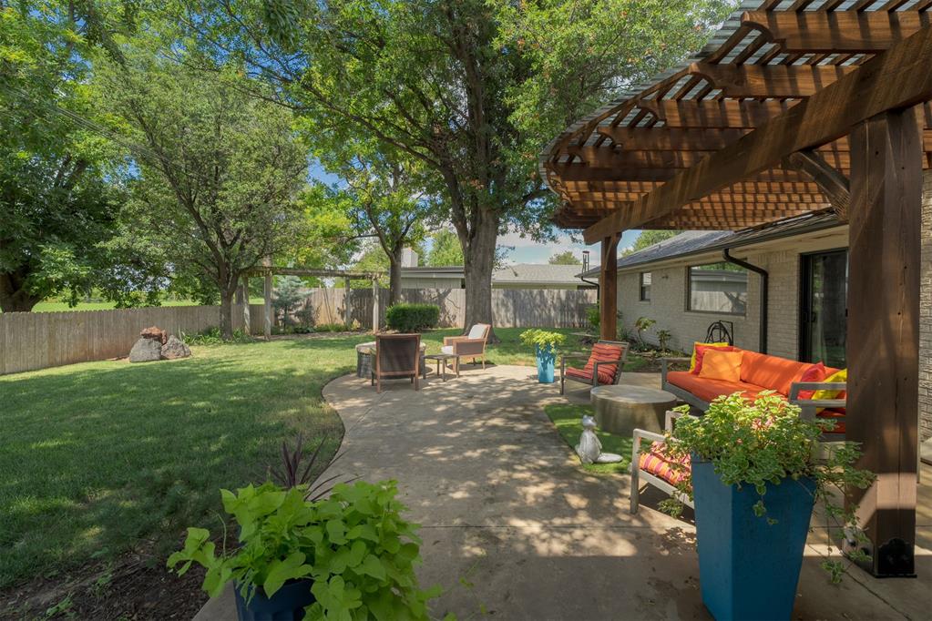 8909 Lakehurst Drive