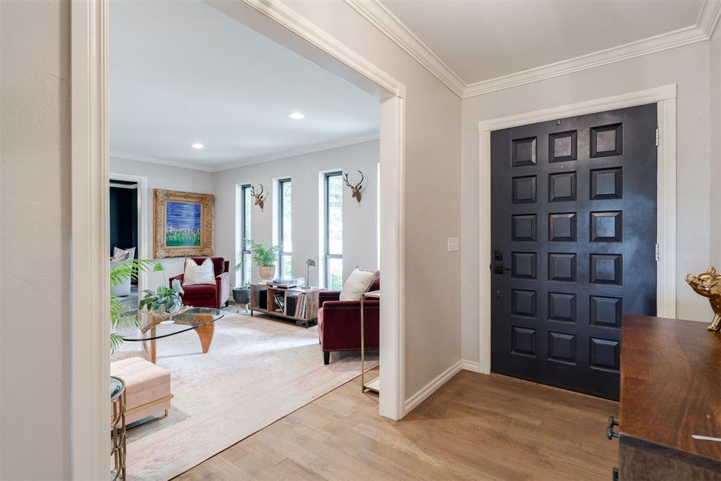 8909 Lakehurst Drive