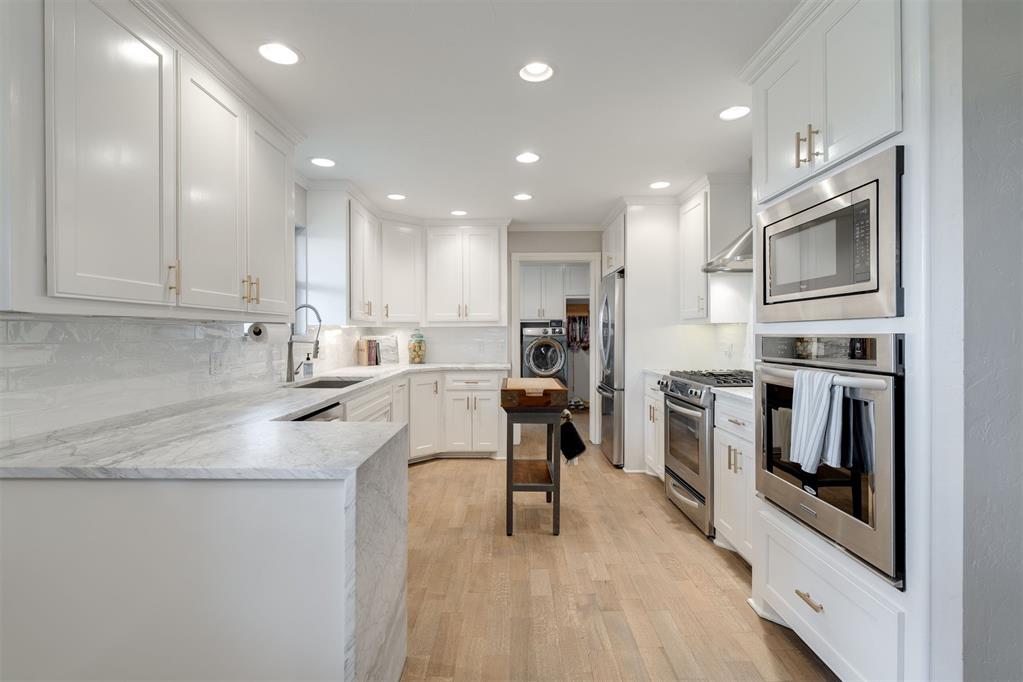 8909 Lakehurst Drive