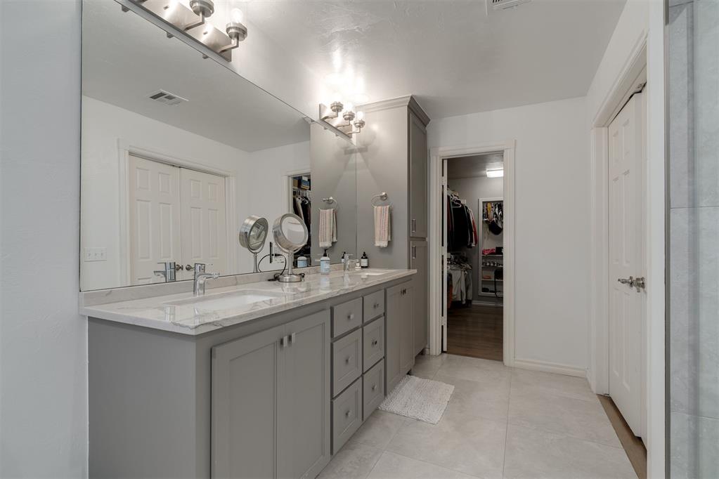 8909 Lakehurst Drive