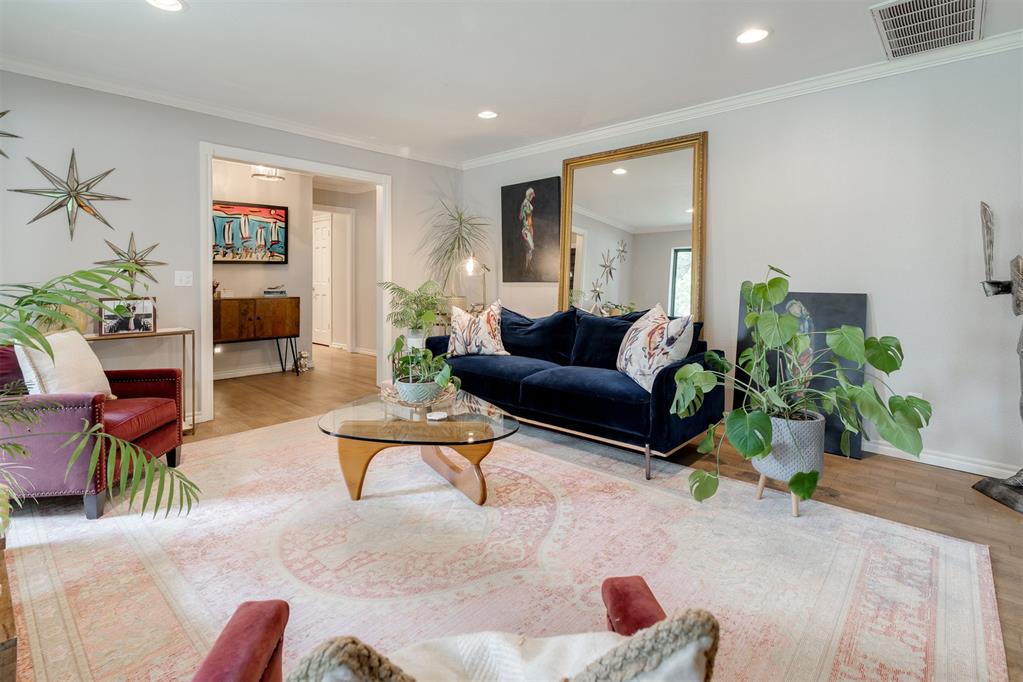 8909 Lakehurst Drive