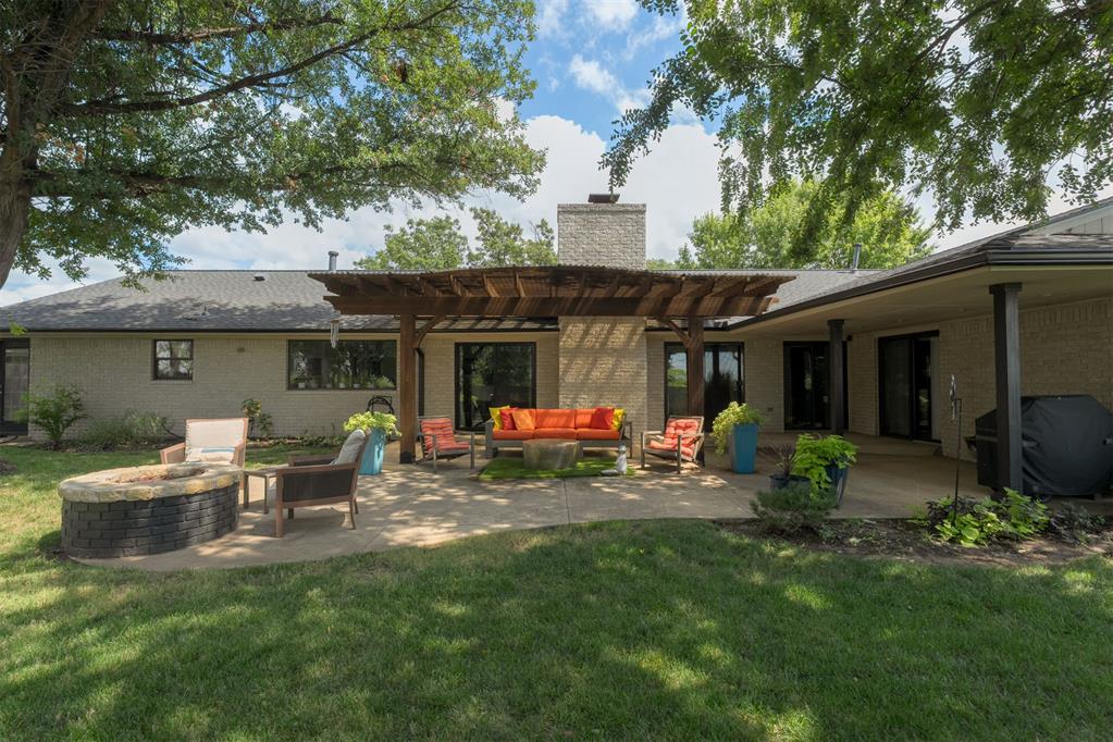 8909 Lakehurst Drive