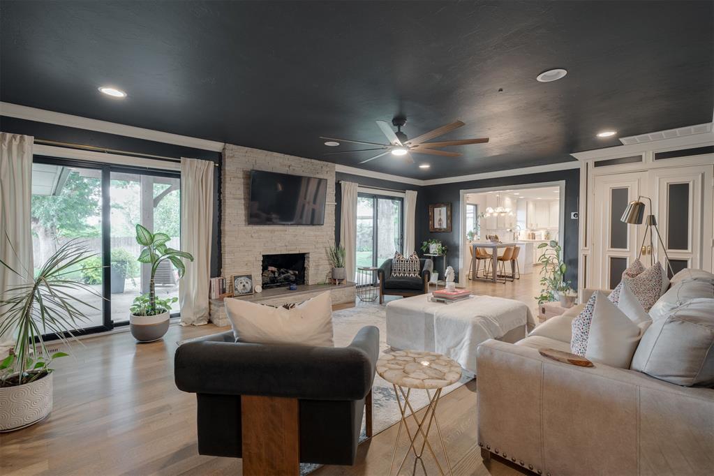 8909 Lakehurst Drive