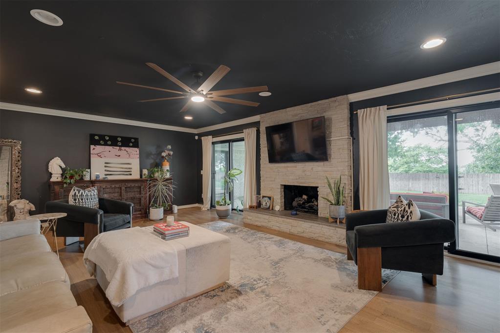 8909 Lakehurst Drive