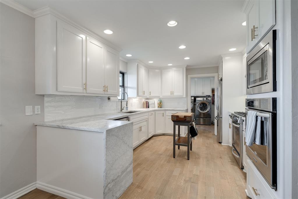 8909 Lakehurst Drive