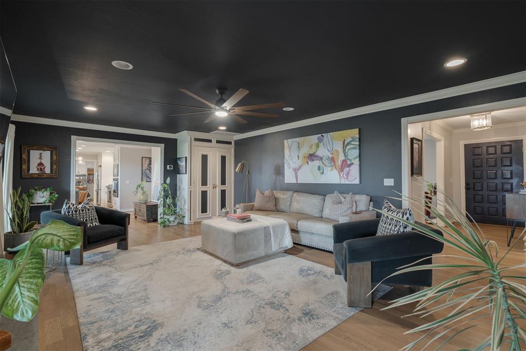 8909 Lakehurst Drive