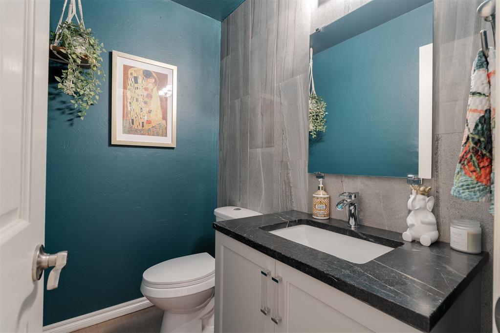 8909 Lakehurst Drive