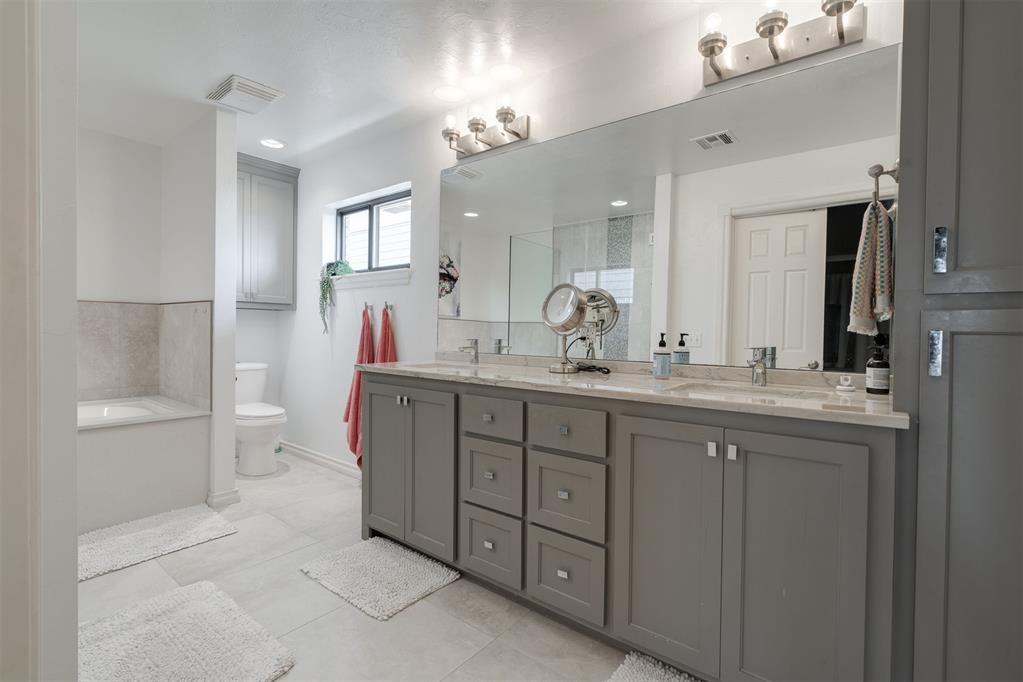 8909 Lakehurst Drive