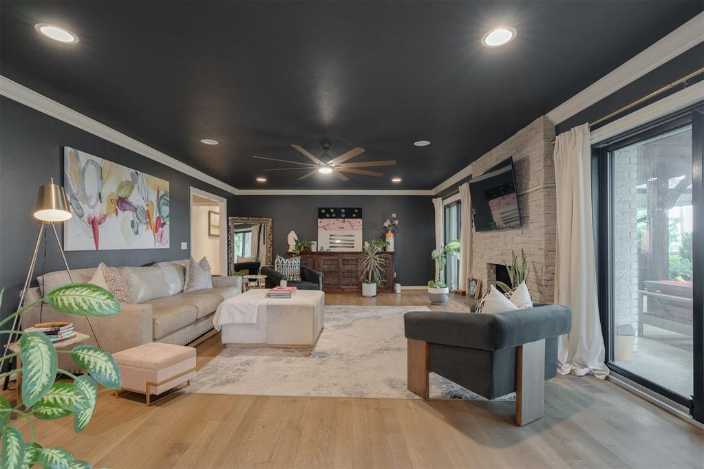 8909 Lakehurst Drive