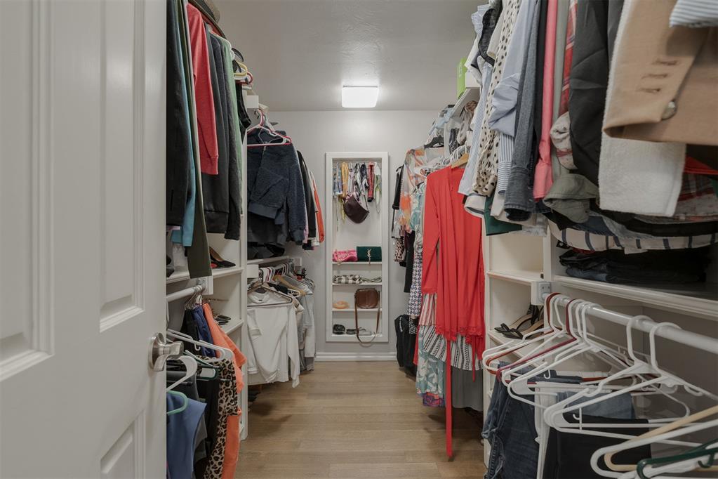 8909 Lakehurst Drive