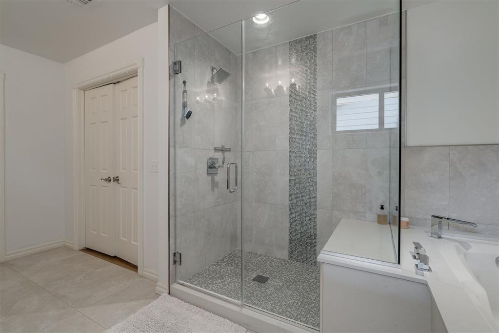 8909 Lakehurst Drive