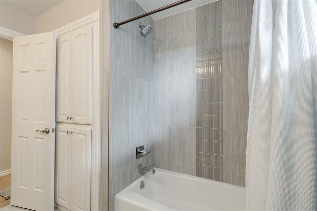 8909 Lakehurst Drive