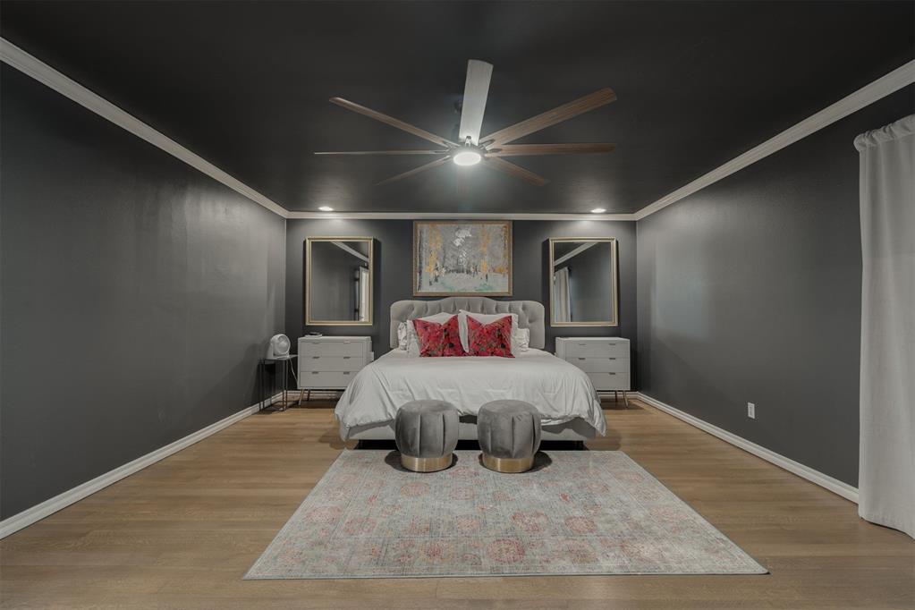 8909 Lakehurst Drive