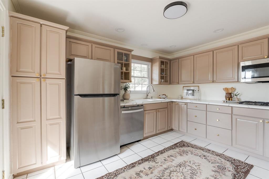 1908 Dorchester Drive