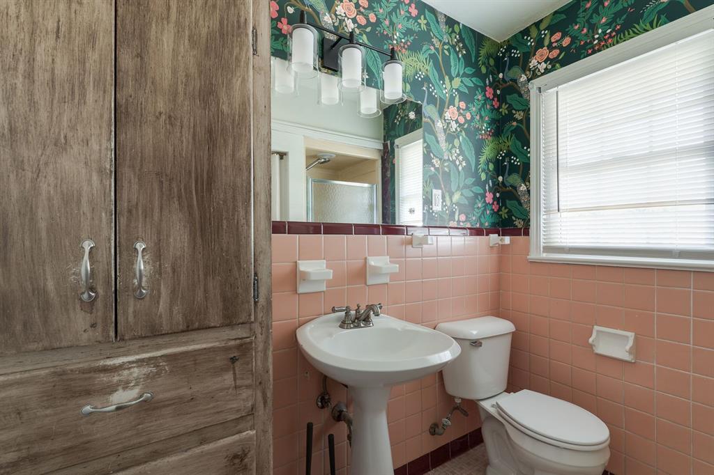 1908 Dorchester Drive