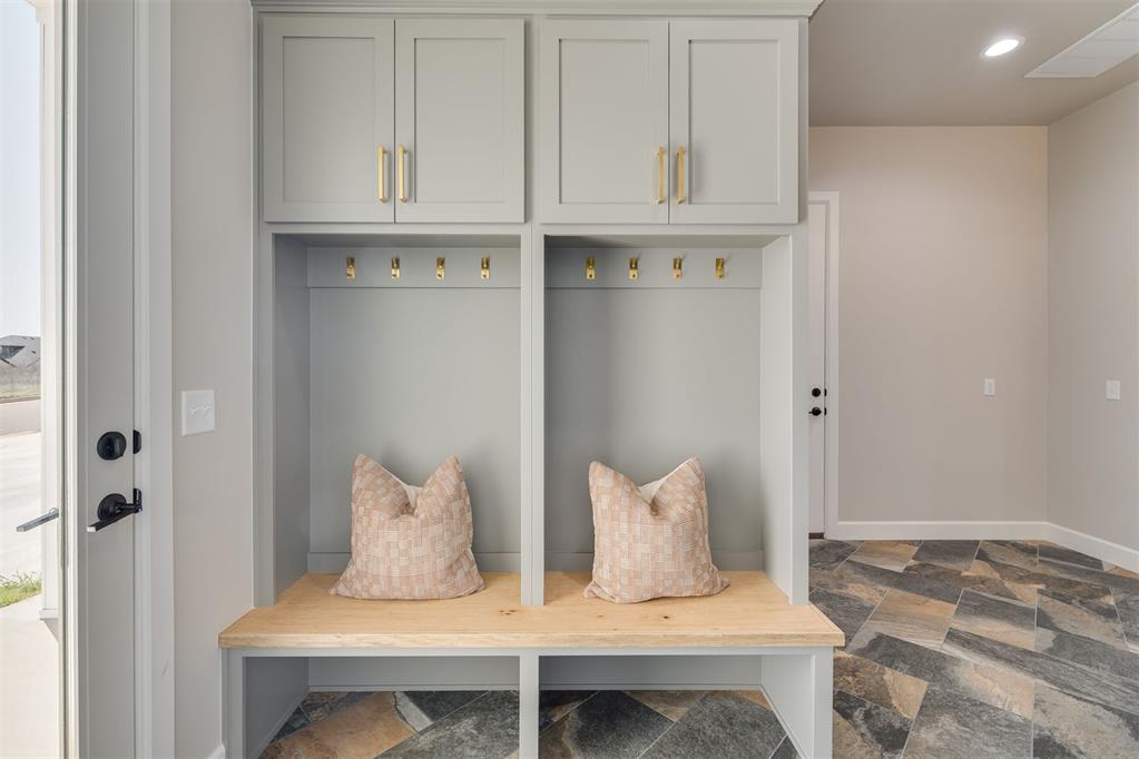 4401 Clear Ridge Corner