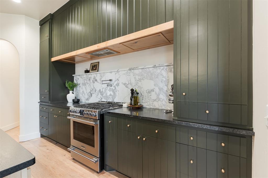 3824 Stone Hill Lane