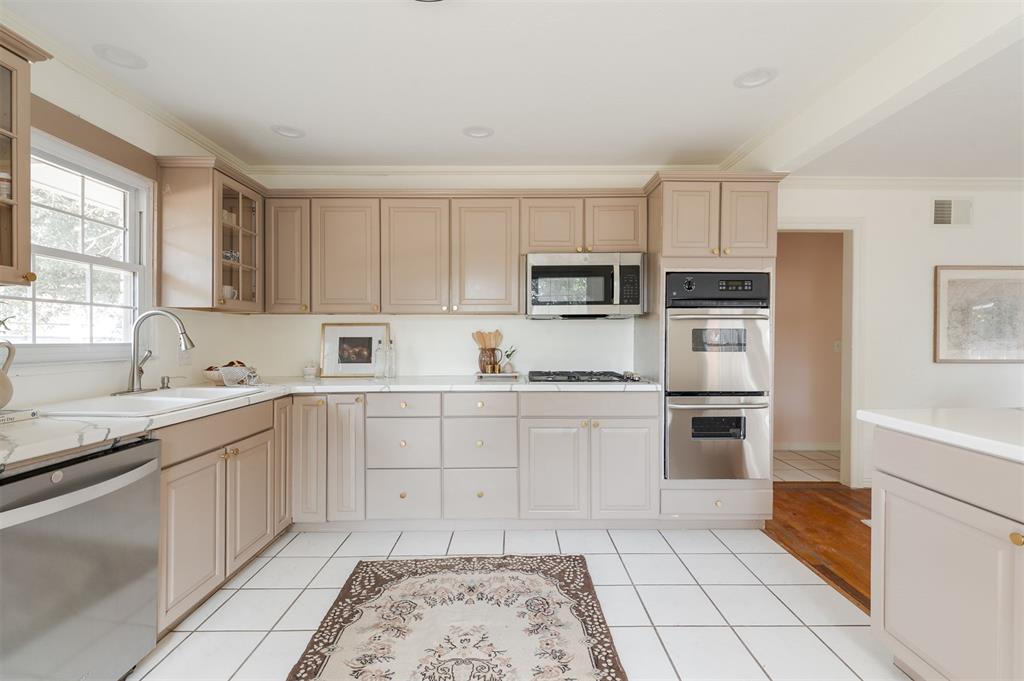 1908 Dorchester Drive