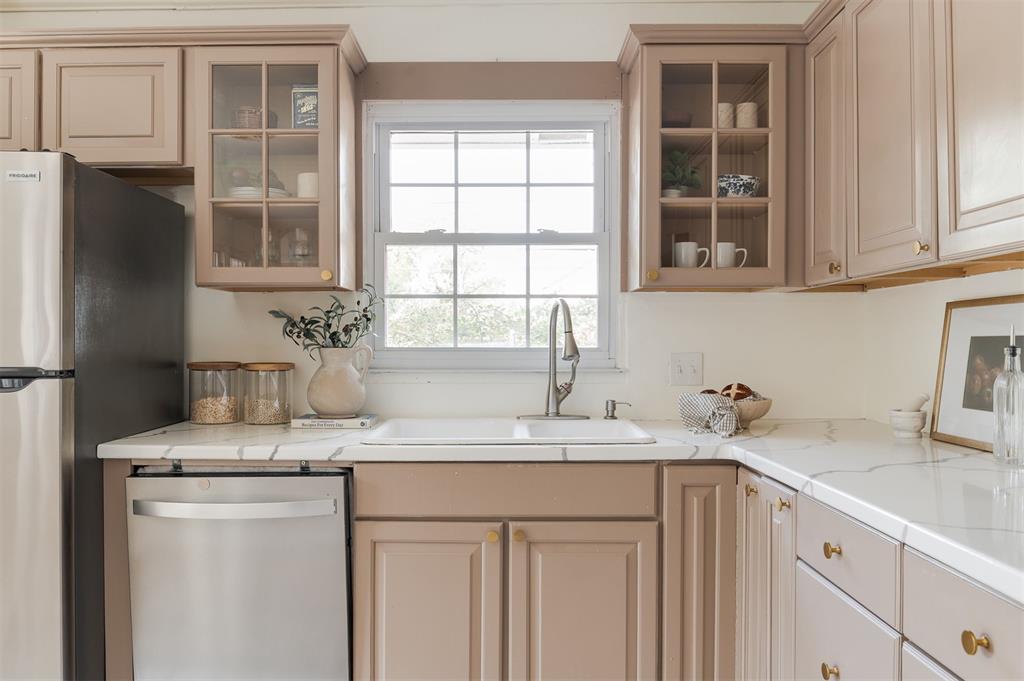 1908 Dorchester Drive