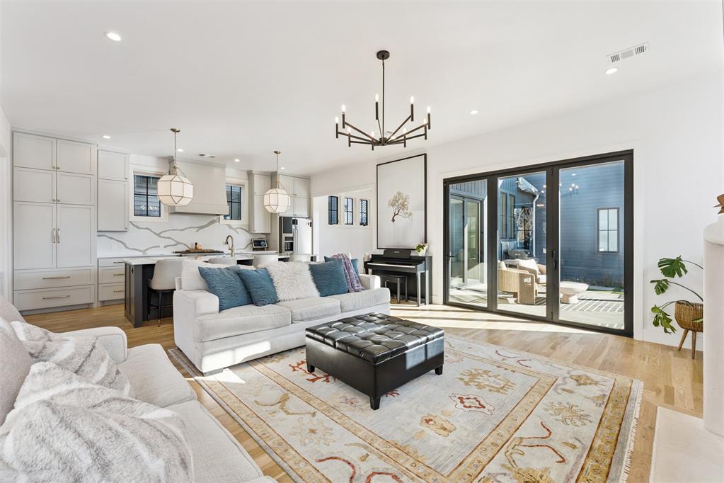 1924 Runway Boulevard