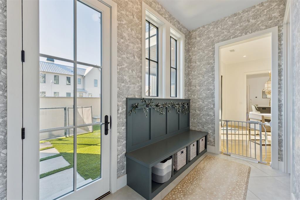 1924 Runway Boulevard