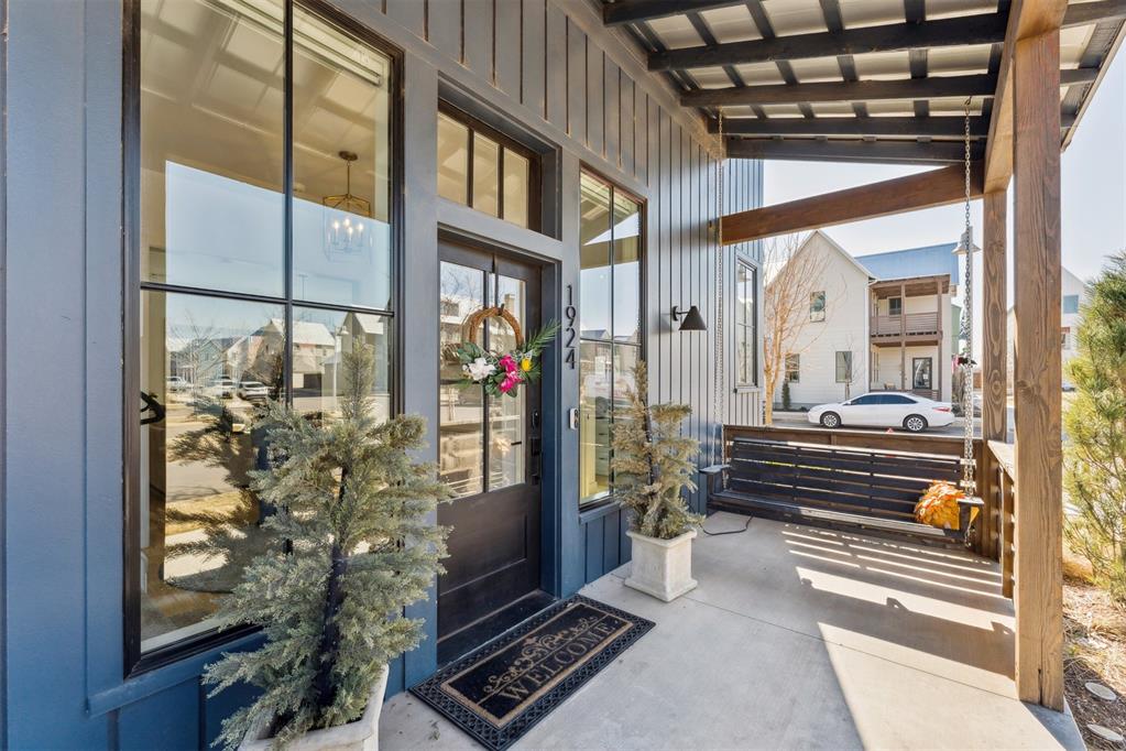 1924 Runway Boulevard