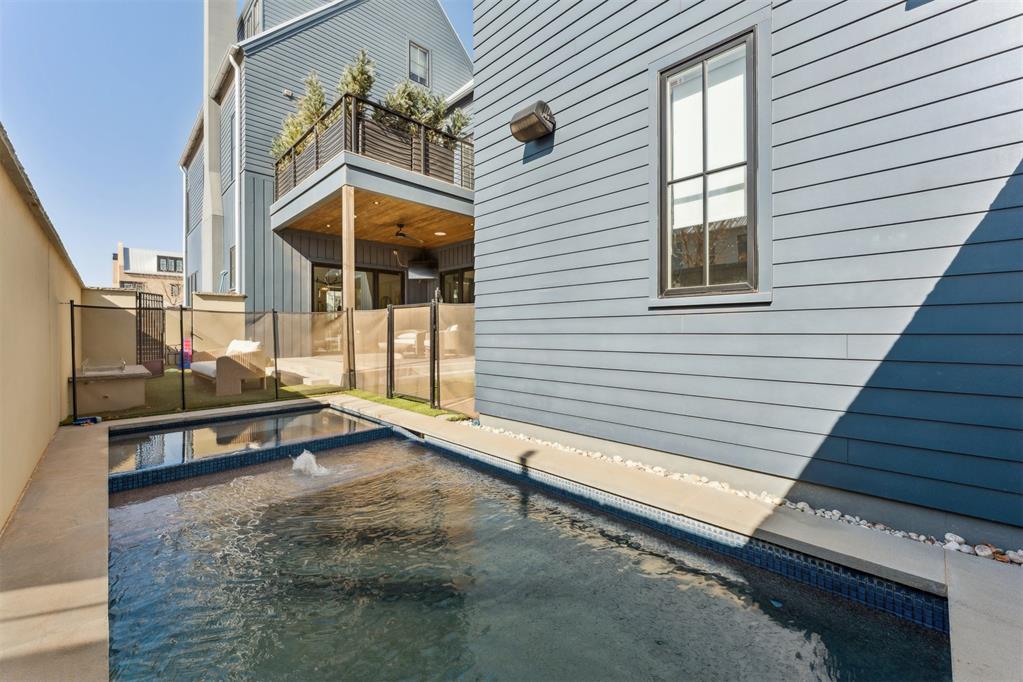 1924 Runway Boulevard