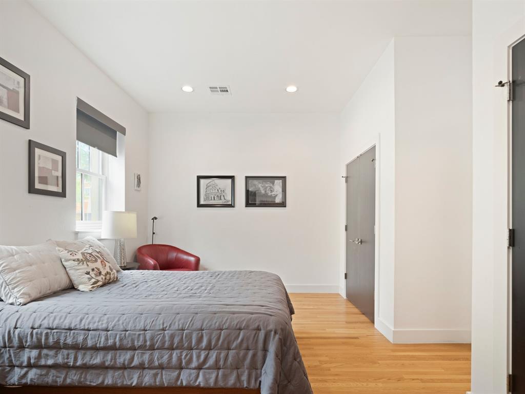 26 NE 3rd Street