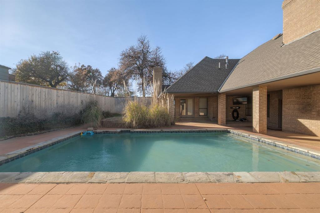 1200 Oak Tree Drive