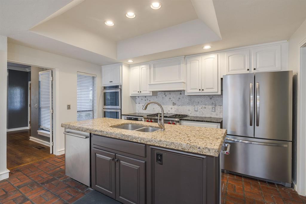 1200 Oak Tree Drive