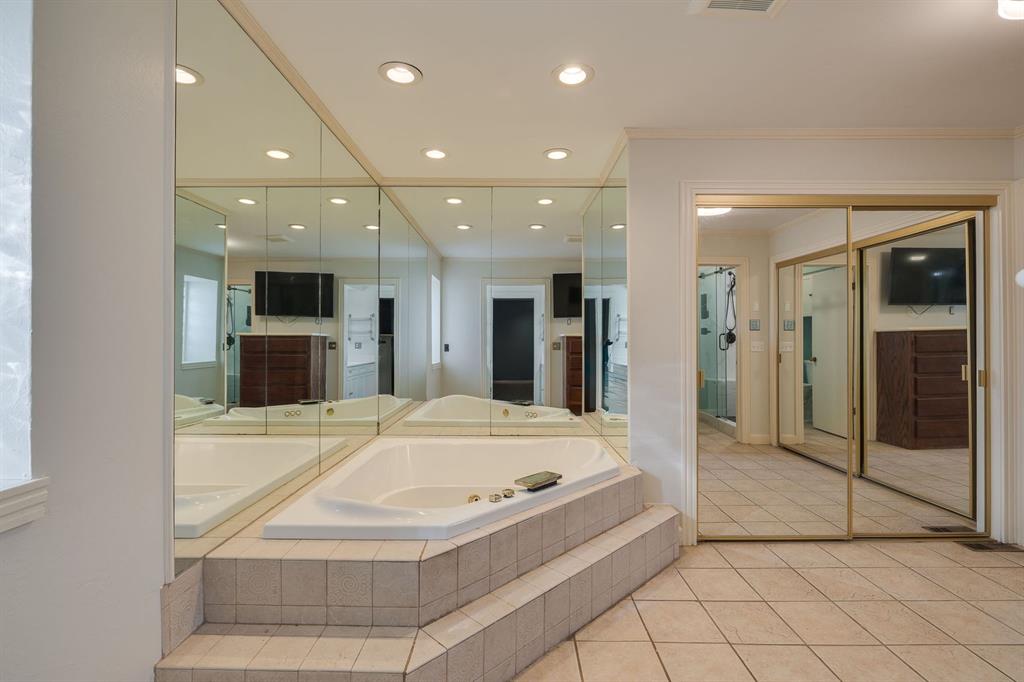 1200 Oak Tree Drive