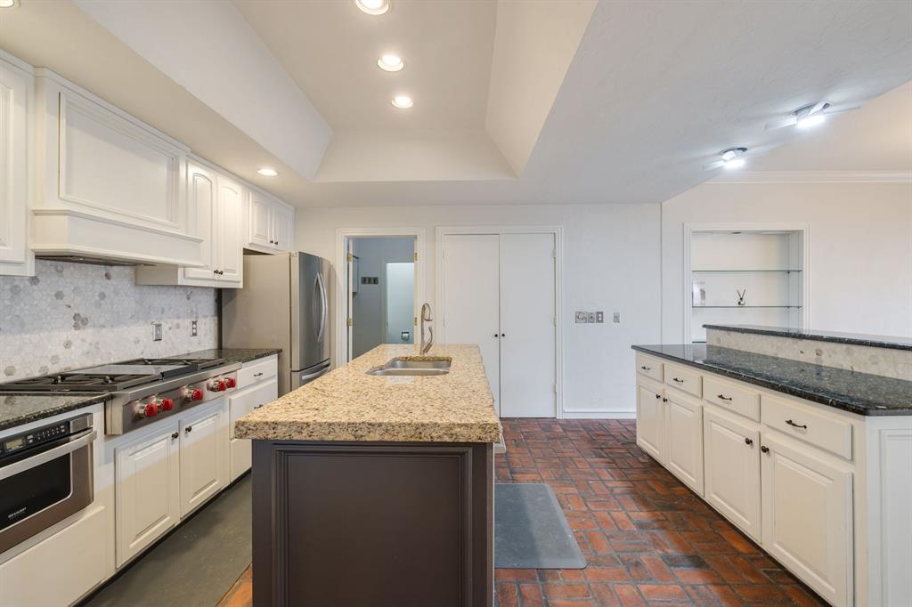 1200 Oak Tree Drive
