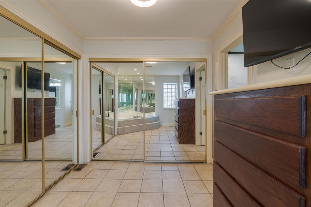 1200 Oak Tree Drive