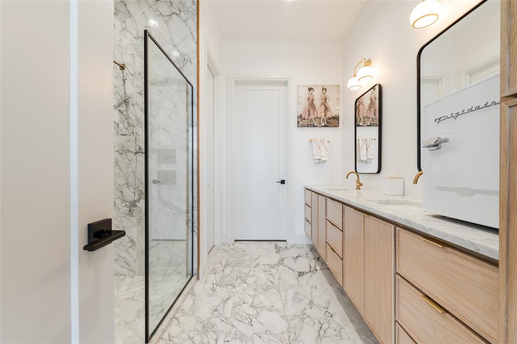 137 NE 14th Street