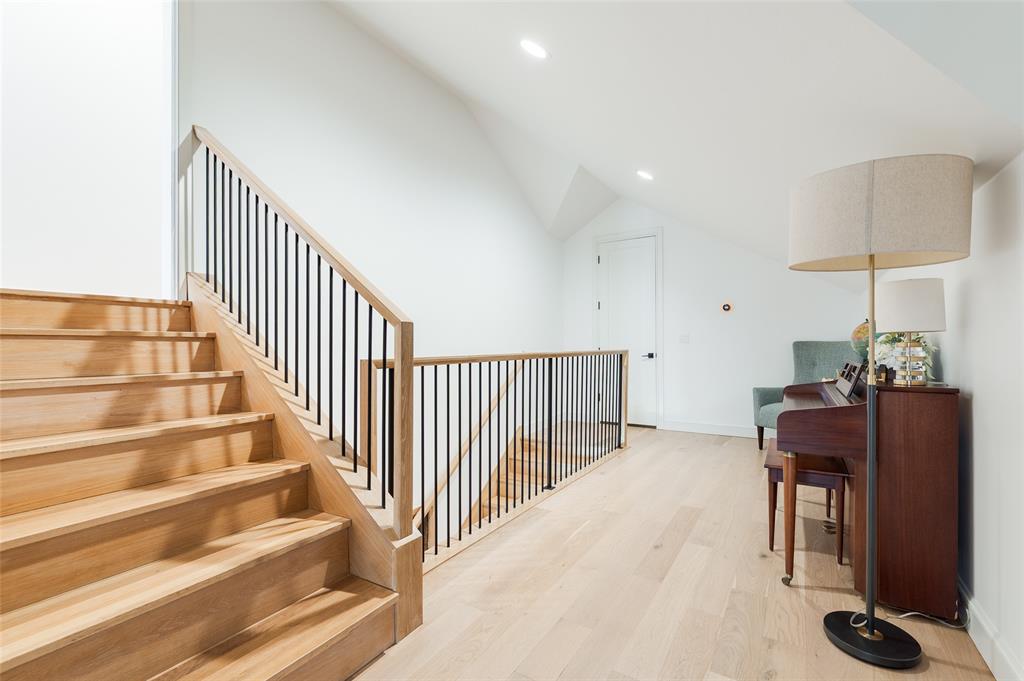 137 NE 14th Street
