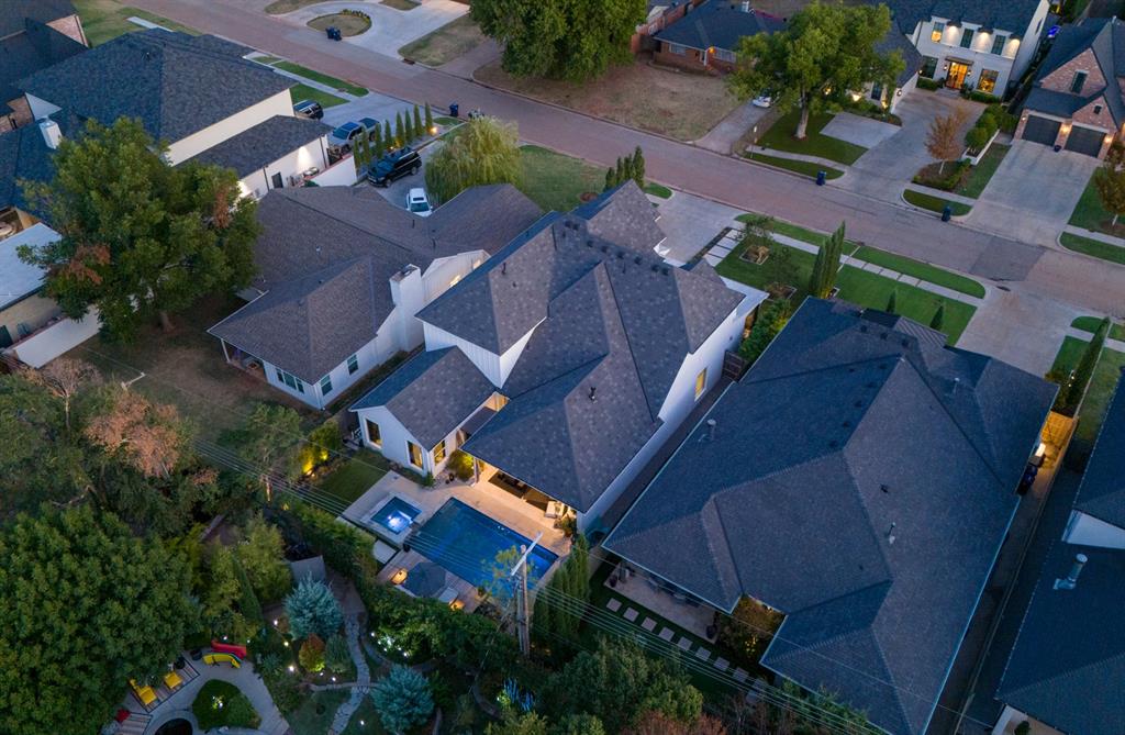 2729 W Country Club Street