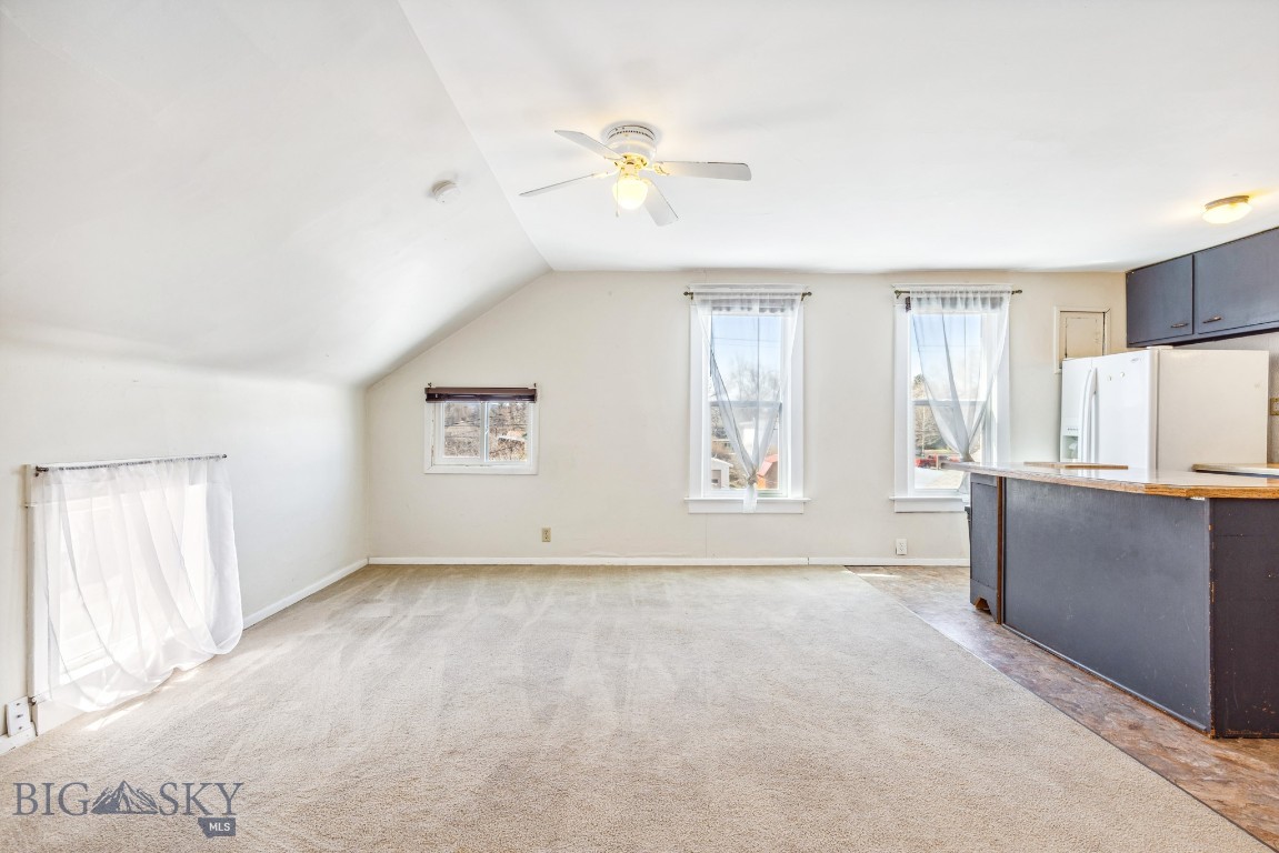 214 4th Avenue E