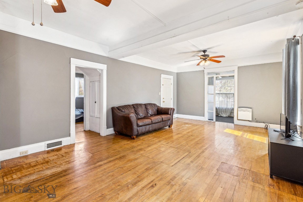 214 4th Avenue E