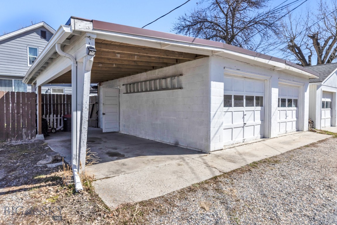 214 4th Avenue E