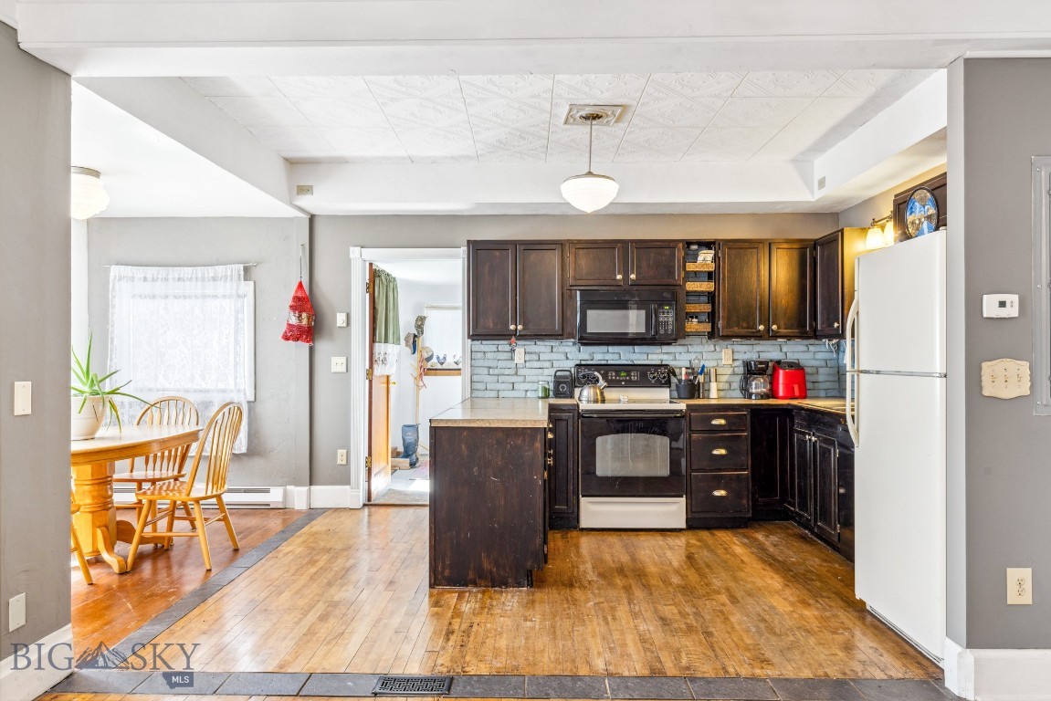 214 4th Avenue E