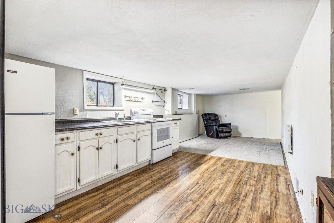 214 4th Avenue E
